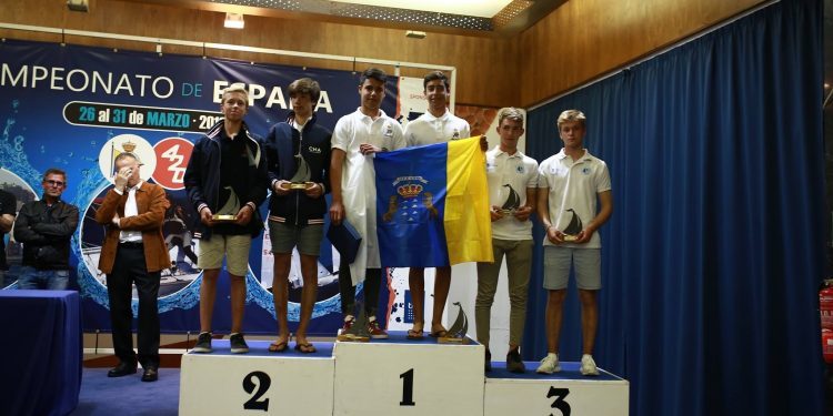 Wizner y Ameneiro, del Náutico de Vigo, bronce sub-19 en el Nacional de 420