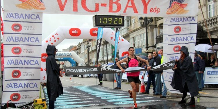 Nuno Costa y Sandra Mosquera reinan en la Vig-Bay