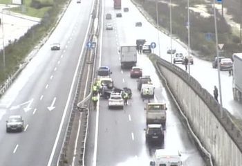 Tres personas heridas tras volcar con su coche en la A-55