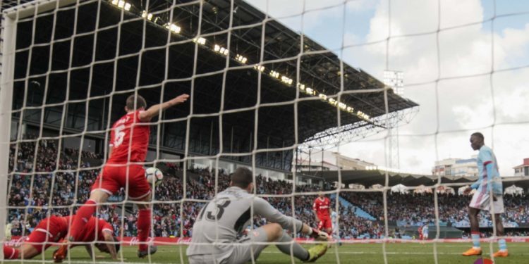 La retranca de Balaídos: la afición se acordó de Berizzo tras la goleada