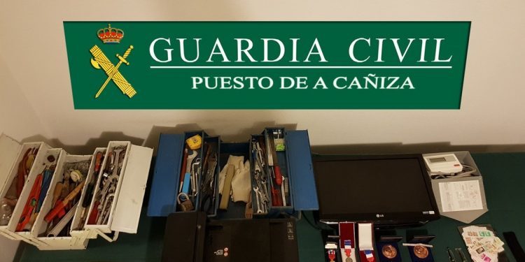 Detienen a tres vecinos de A Cañiza por nueve robos en viviendas y hoteles