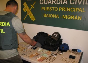 Cazan en un control en Baiona a los miembros de una «peligrosa» banda de robos