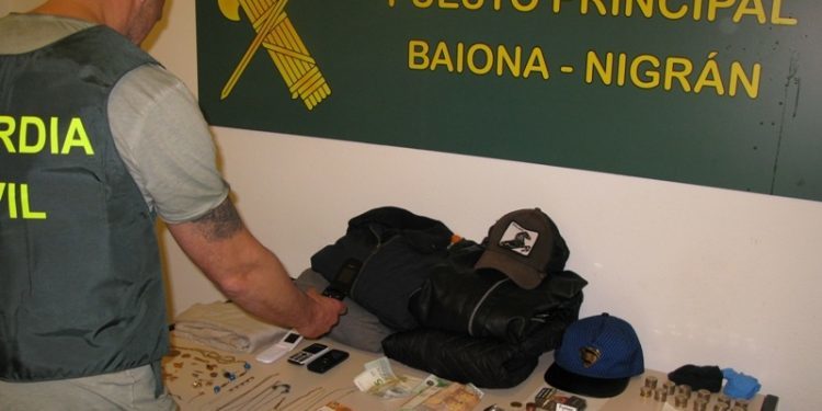 Cazan en un control en Baiona a los miembros de una «peligrosa» banda de robos