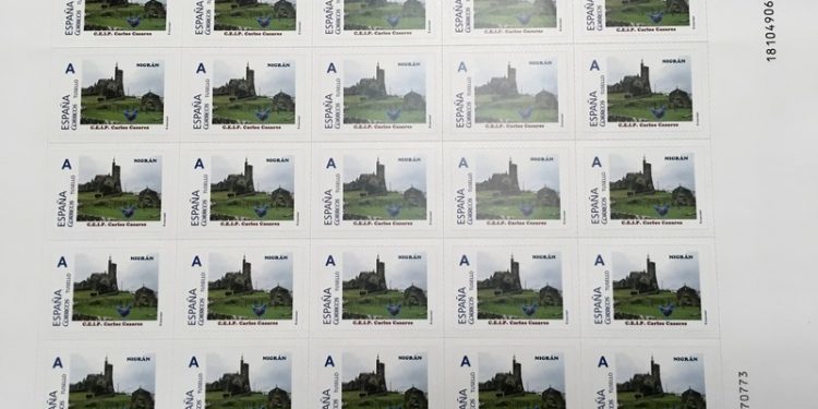 Un colexio de Nigrán xa conta cos seus propios selos de curso legal