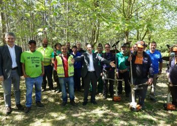 Un total de 28 operarios limpan xa os montes de Vigo