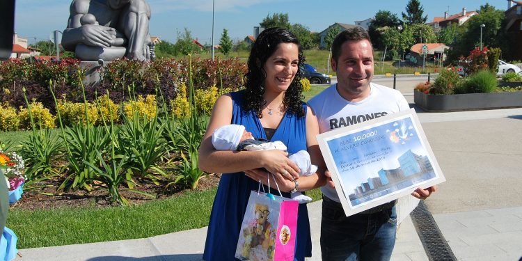 Adrián, bebé 10.000 do Álvaro Cunqueiro