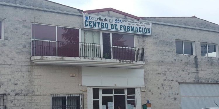O centro de atención aos afectados de Tui suma 325 expedientes de incidencias