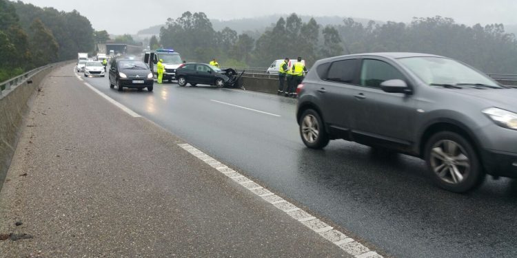 Herido en un accidente de tráfico en la autopista AP-9 en Vigo