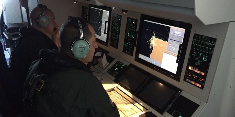 El servicio aéreo de la Guardia Civil vigila la costa gallega