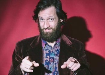 El nuevo espectáculo cómico de Edu Soto hace escala en Vigo