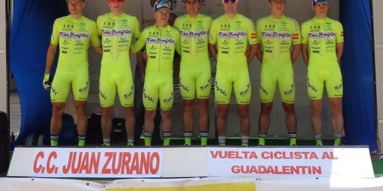 El Club Ciclista Rías Baixas despliega a su tridente en la Volta á Coruña