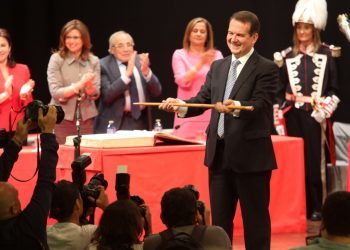 Una encuesta de La Voz mantiene a Caballero y hunde más al PP de Vigo