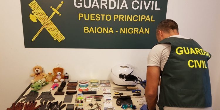 Detienen en Baiona al presunto autor de una treintena de robos en garajes