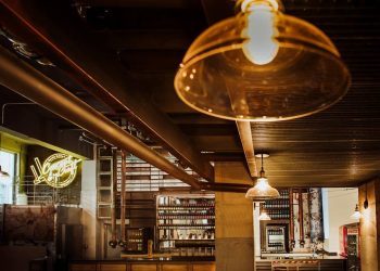 El Berbés abre un gastromercado con una variada oferta culinaria y cultural