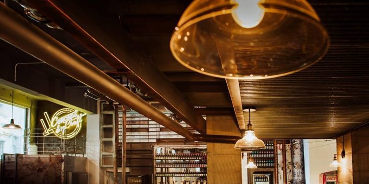 El Berbés abre un gastromercado con una variada oferta culinaria y cultural