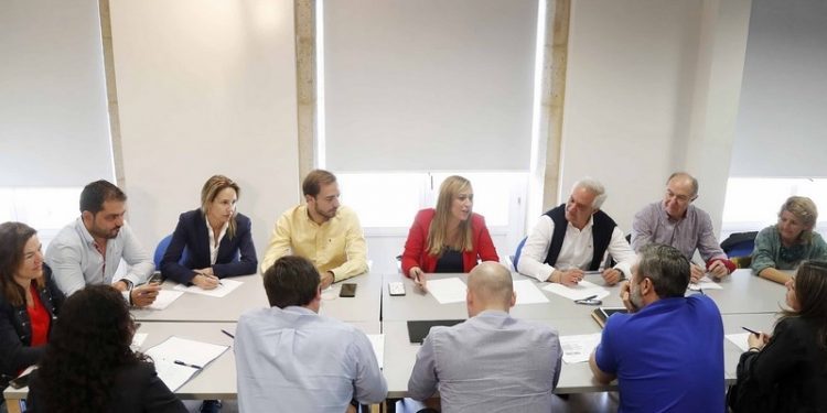 Elena Muñoz escucha propuestas para «el proyecto que Vigo necesita»