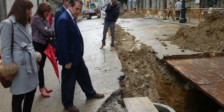 Cortados por obras un carril de la Gran Vía de Vigo y otro en la calle Venezuela