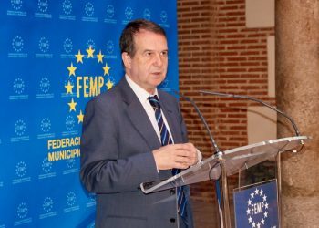 Caballero se reunirá con las ONG para coordinar la acogida del ‘Aquarius’