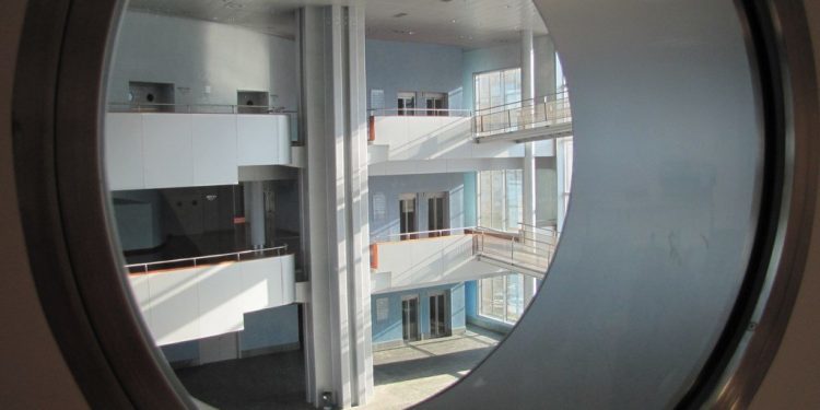 La UNED de Vigo propone un paseo por el arte y los artistas que conforman su Historia