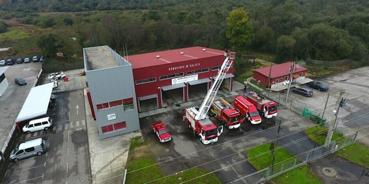 Arde la planta baja de una nave industrial en Salvaterra de Miño