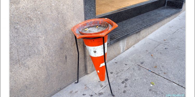 Un curioso cenicero