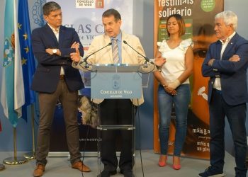 Festa no Máis que Auga de Navia en apoio a Bicos de Papel