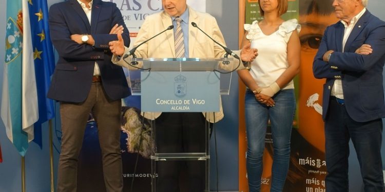 Festa no Máis que Auga de Navia en apoio a Bicos de Papel