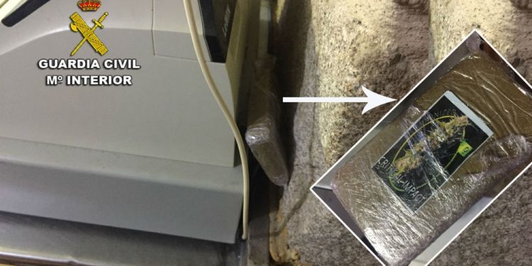 Detenido el gerente de un bar de Gondomar que escondía droga tras la caja registradora