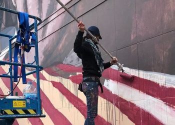 El primer mural de Lula Goce en Baiona se destapará este sábado