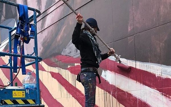 El primer mural de Lula Goce en Baiona se destapará este sábado