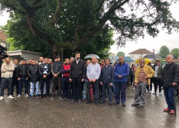 Máis de 200 persoas despiden aos falecidos na explosión de Tui