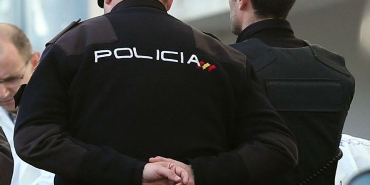 Detienen a un joven que circulaba a gran velocidad y sin carnet por Redondela