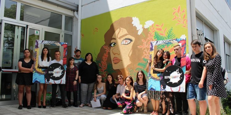 Ponteareas únese á tendencia dos murais cun toque de conciencia social