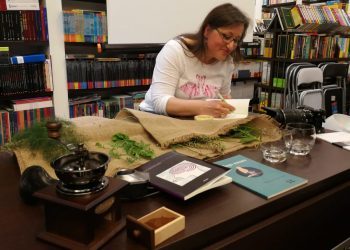 Marta Dacosta presenta en Librería Cartabón «Labirinto ou memoria», su último poemario