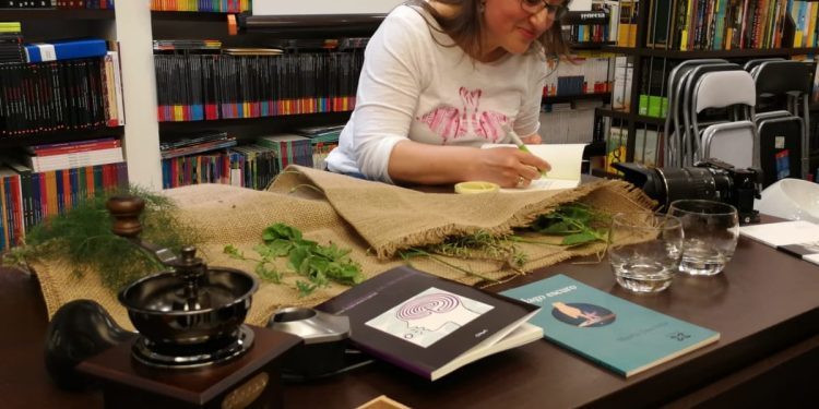 Marta Dacosta presenta en Librería Cartabón «Labirinto ou memoria», su último poemario