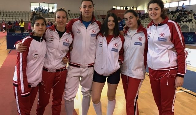 Grave accidente de tráfico de tres miembros del club de esgrima El Olivo