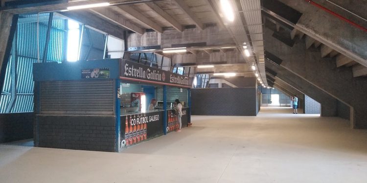 Malestar en el Celta ante la entrega de la obra de la grada de Río