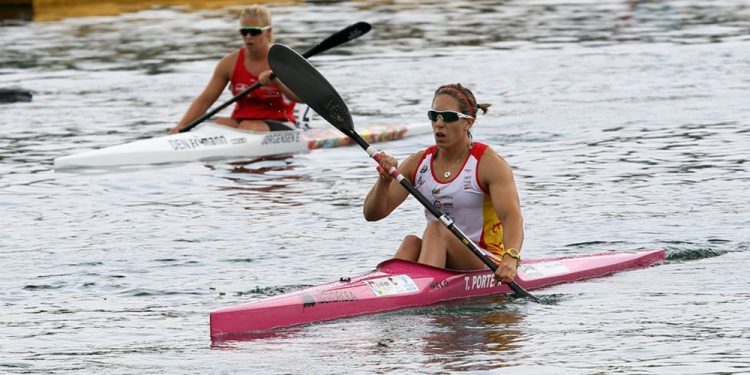 Teresa Portela, Roi Rodríguez y Rodrigo Germade, en los Juegos del Mediterráneo