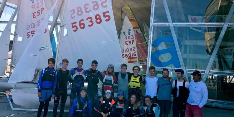La expedición española para el Europeo Juvenil de 420 se entrena en Vilagarcía
