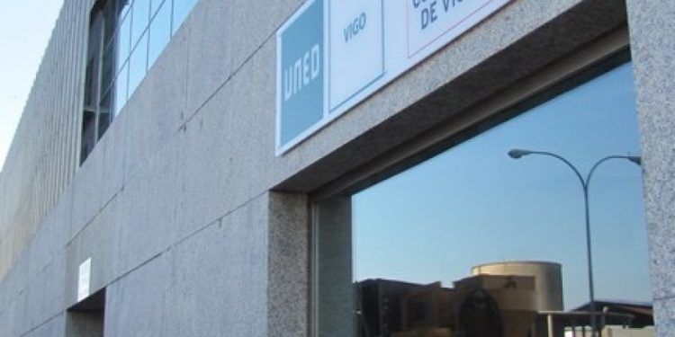 El Aula UNED de Vigo acoge un curso sobre TIC y escuela