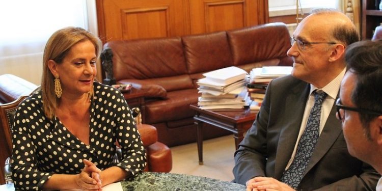 Silva e Reigosa avanzan para transferir a Escola de Enfermería á Universidade