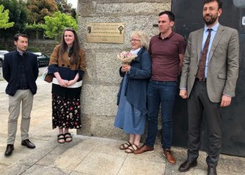 Tui rende homenaxe a Danny Sheehy, falecido hai un ano cando navegaba polo Miño