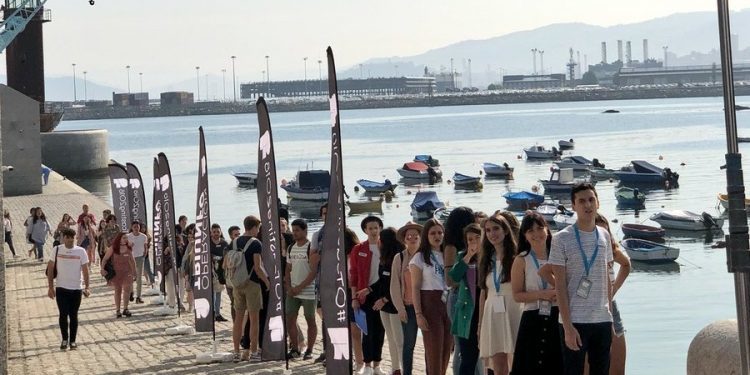 Largas esperas en Vigo para participar en el casting de OT