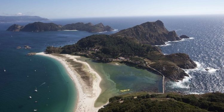 Aberta a inscrición para participar no voluntariado ambiental nas Illas Cíes