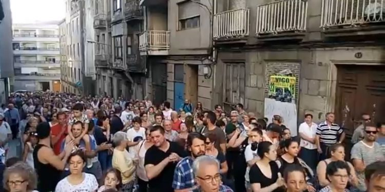 Cientos de vecinos salen a la calle para pedir «más seguridad» en Torrecedeira