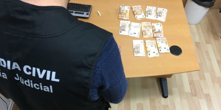 Tres jóvenes de Cangas detenidos por el hurto de un bolso con 13.000 euros