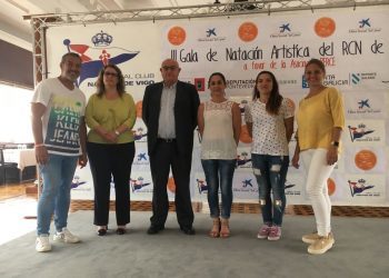 Las sirenas del Náutico nadan a favor del programa «Sonrisas por Tiritas»