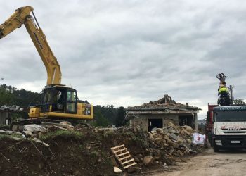 Comeza a retirada de amianto e a descarga de forxados na zona cero de Paramos