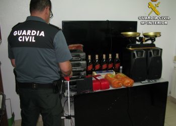 Detenido por robar bebidas y televisores en un chiringuito y una casa de Cangas