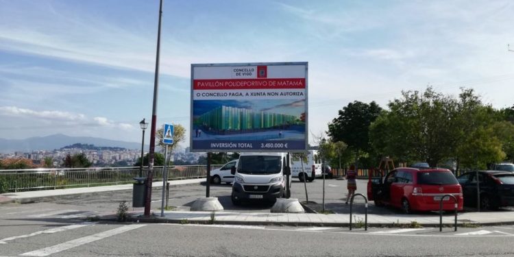 El nuevo cartel con el que el Concello ataca a la Xunta en las calles de Vigo
